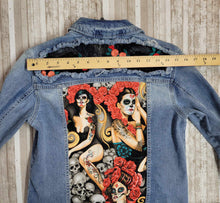 Load image into Gallery viewer, Restyled Lace &amp; Denim Jacket size Women&#39;s small