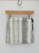 Load image into Gallery viewer, Wrap Skirt ~ Junior